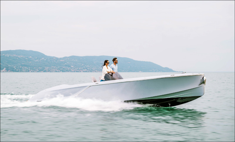 Porsche 850 Fantom是以Frauscher旗下的 Frauscher’s 858 Fantom Air為基礎進行設計。