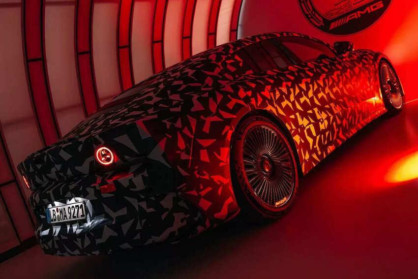 擁有修長流線的車身輪廓，搭配傳統房車的方正車尾造型。