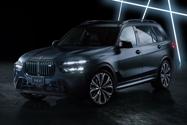 BMW 旗艦休旅 X7 換穿黑化新裝更有型！日式匠人工藝打造精緻內裝