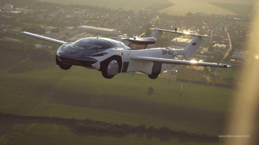 Klein Vision 稱飛行汽車 AirCar 最快明年就能上市。