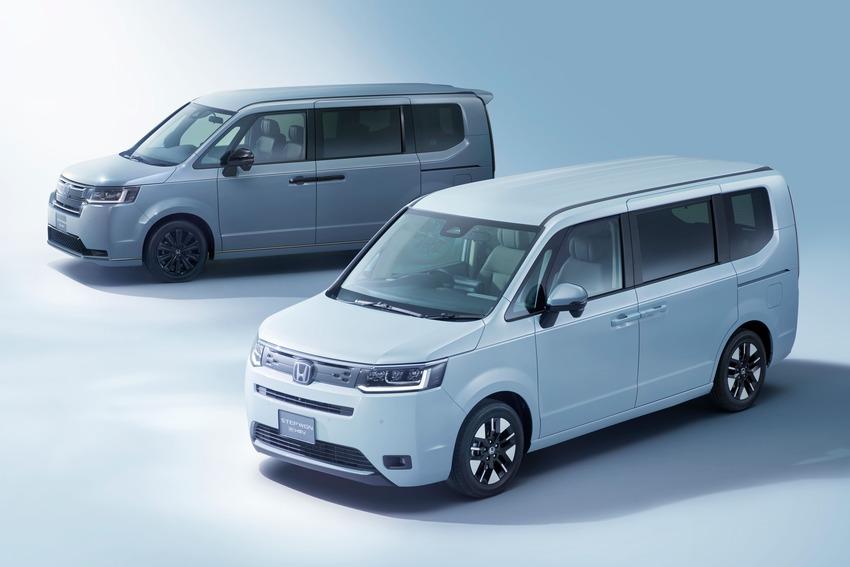 日本 Honda 為 Step WGN 追加兩款新車型，分別為 Step WGN Spada 黑化特仕版（上）與 Air EX（下）。