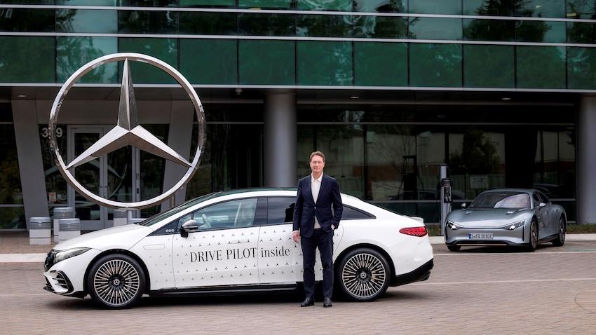 Mercedes-Benz 第一座北美研發中心與微軟（Microsoft ）合作，將 ChatGPT 整合進 MBUX 智慧語音助理。
