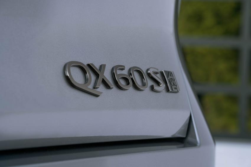 20 吋黑色鋁圈、尾門 S 銘牌是 QX60 Sport 的專屬配備。