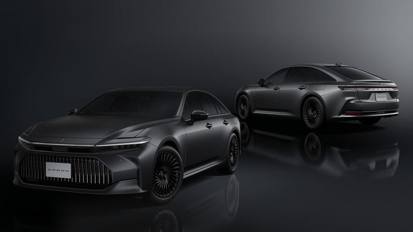 日本 Toyota 推出 Crown Sedan The Limited-Matte Metal 特仕版。