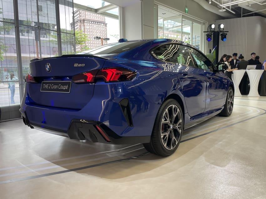 圖為 220 Gran Coupe M Racing Edition。