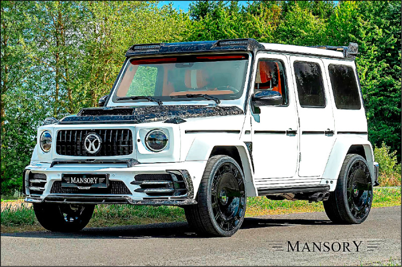 Lisa最常開的車就是由Mansory改裝的賓士AMG G63。