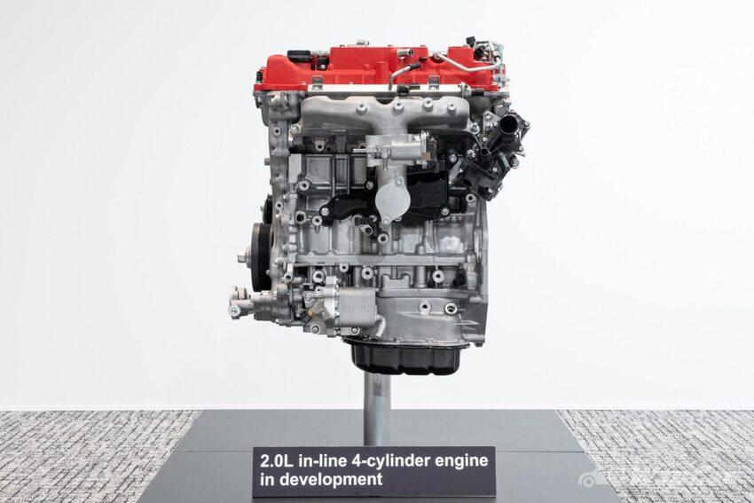 搭載 Toyota 集團全新開發的 2.0 升渦輪增壓汽油引擎，在 Hybrid 油電技術加持之下，可輸出 600 匹綜效馬力。