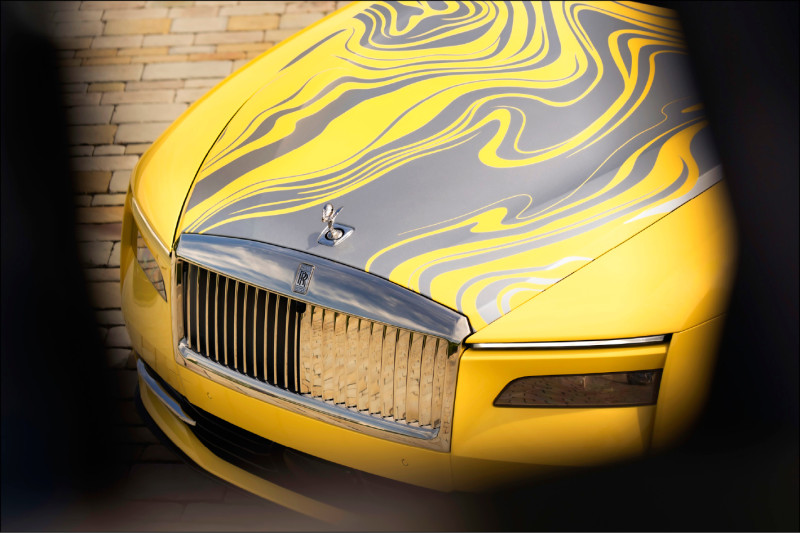 由設計團隊精心調配出的大理石紋車漆，讓Spectre Semaphore一出場就吸引所有人目光。