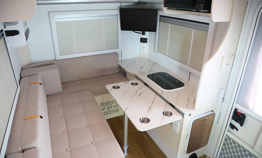 日系入門輕貨卡化身舒適露營車！電視冰箱冷氣全都有 輕鬆享受車宿樂趣