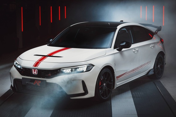 留下最帥氣告別身影！Honda 熱血一哥 Civic Type R 終極特仕版強悍出擊