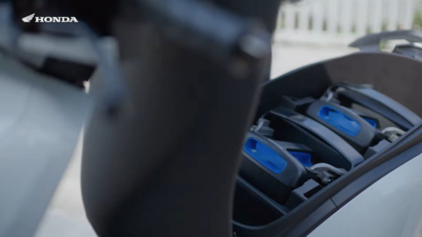 搭載兩具 Honda Mobile Power Pack e: 能源架構的鋰電池，能換電也能取出充電。