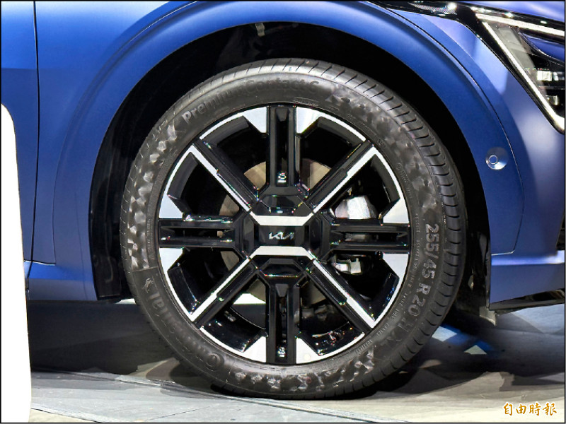 頂規GT-Line車型採用新式樣20吋輪圈。（記者蘇銘翰攝）