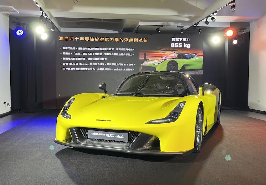 Dallara Stradale，採碳纖維單體式座艙與全車碳纖維外觀鈑件，車重僅 855 公斤。