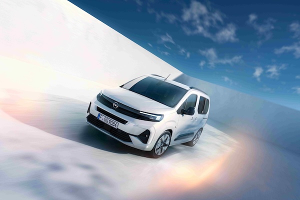 家用 7 人 MPV 新選擇！OPEL COMBO 搭矩陣頭燈七月開賣