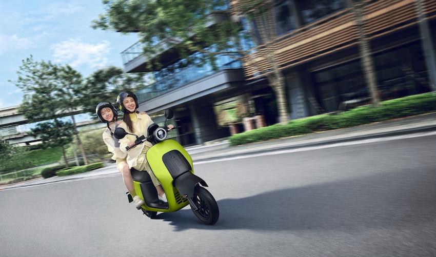 Gogoro EZZY 兼具實用與安心的配備滿足各種使用需求，加上補助後不到 3 萬元的親民價格，絕對是代步機車首選。