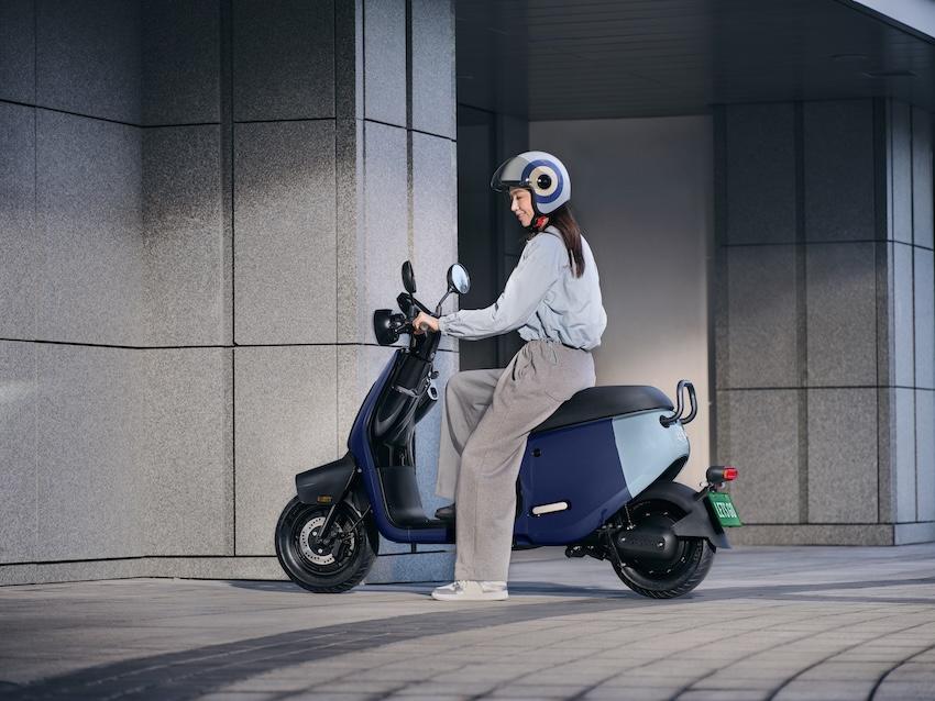 74.5 公分超低座高，上下車與停等紅燈時都能給予雙腳滿滿安全感。