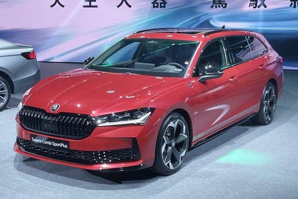 Skoda 大改款 Superb 抵台！展現全新旗艦風采 Combi 旅行車同步現身