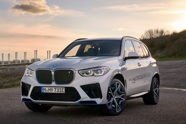 續航里程逼近 1000 公里！BMW iX5 旗艦休旅將搭增程動力