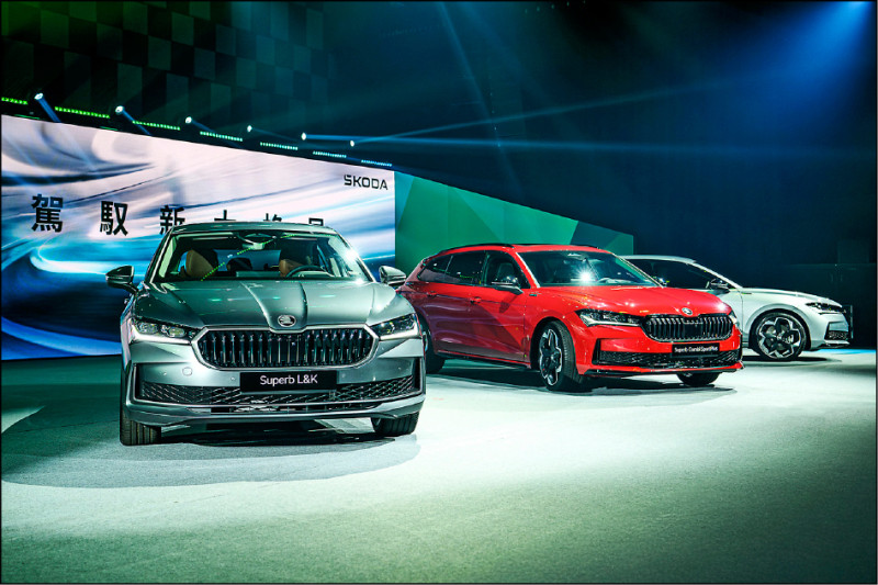 Skoda全新Superb大改款正式抵台，提供斜背房車、旅行車雙車型選擇，售價129.8萬元起。圖左起為L&K房車、SportPlus旅行車及Sportline房車。