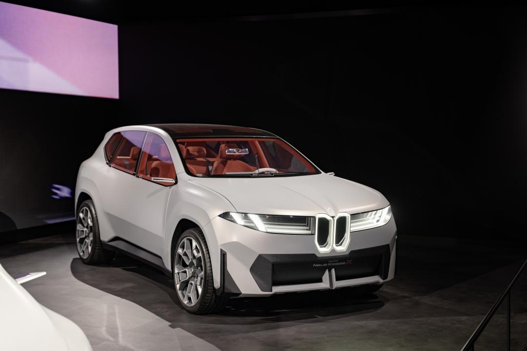 Neue Klasse純電平台將率先採用BMW最新全景Panoramic iDrive系統。