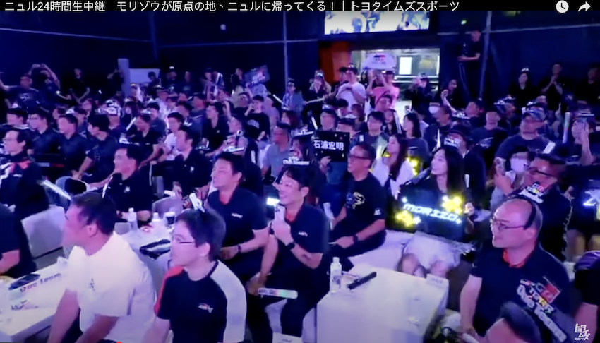 和泰汽車也在同一時間，舉辦紐柏林耐久賽觀賽直播派對，吸引近千人次到場觀賽，開創國內首度公開連線轉播國際賽車賽事先例。（圖片來源：擷取自 Toyota YT）