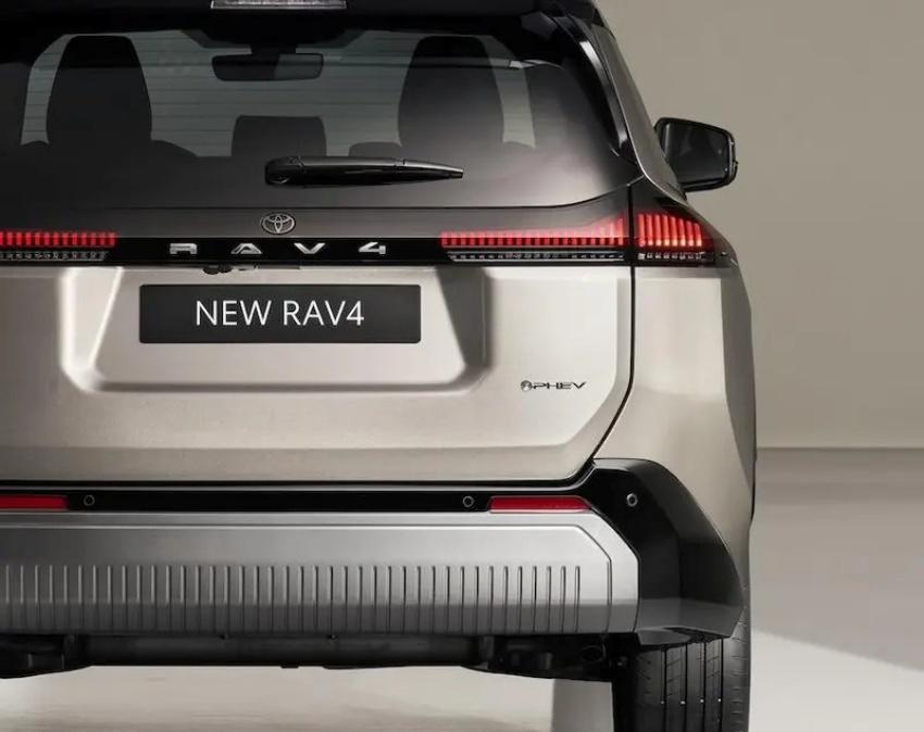 Toyota 新世代 RAV4 PHEV 動力的純電續航為 100 公里。