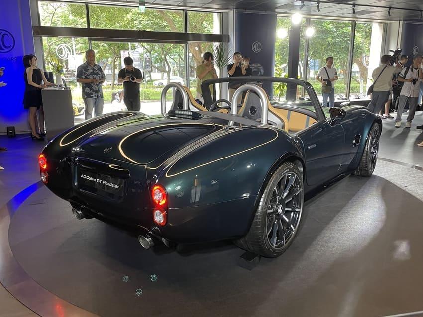 流線輪廓及圓形燈組是 Cobra GT 經典特色。