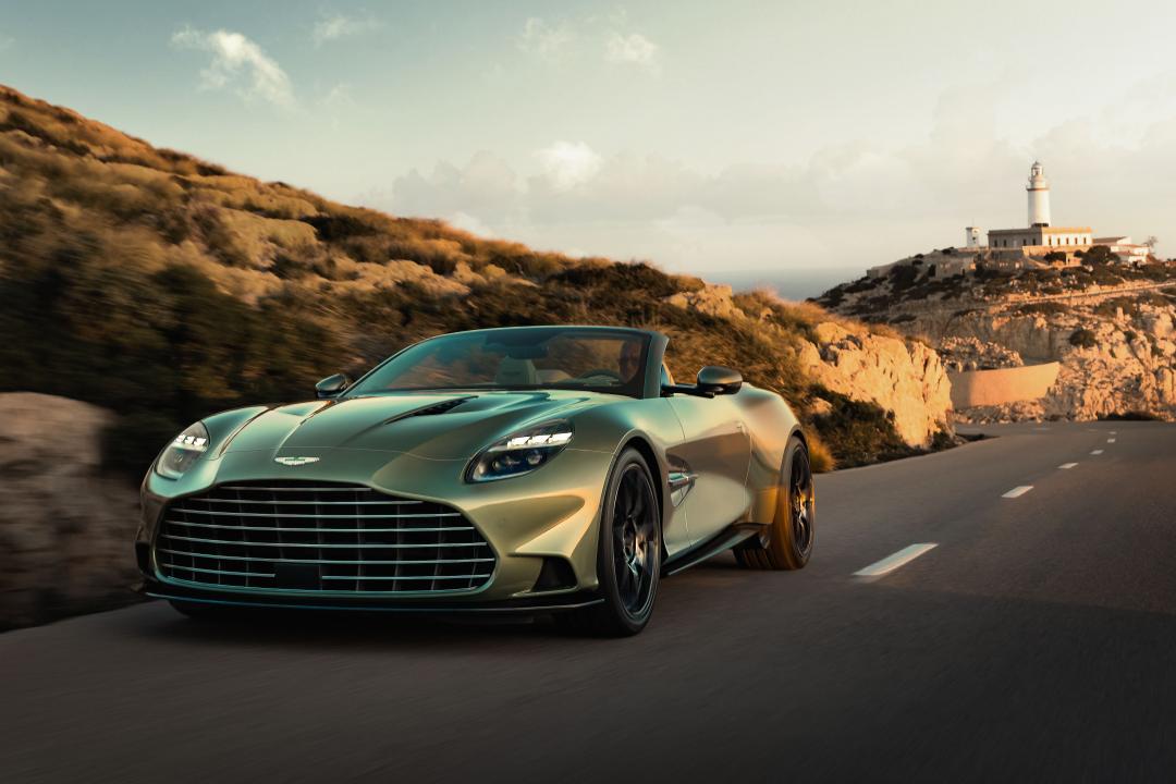 全新Vanquish Volante擁有344km／h極速表現，是現行最速敞篷跑車。