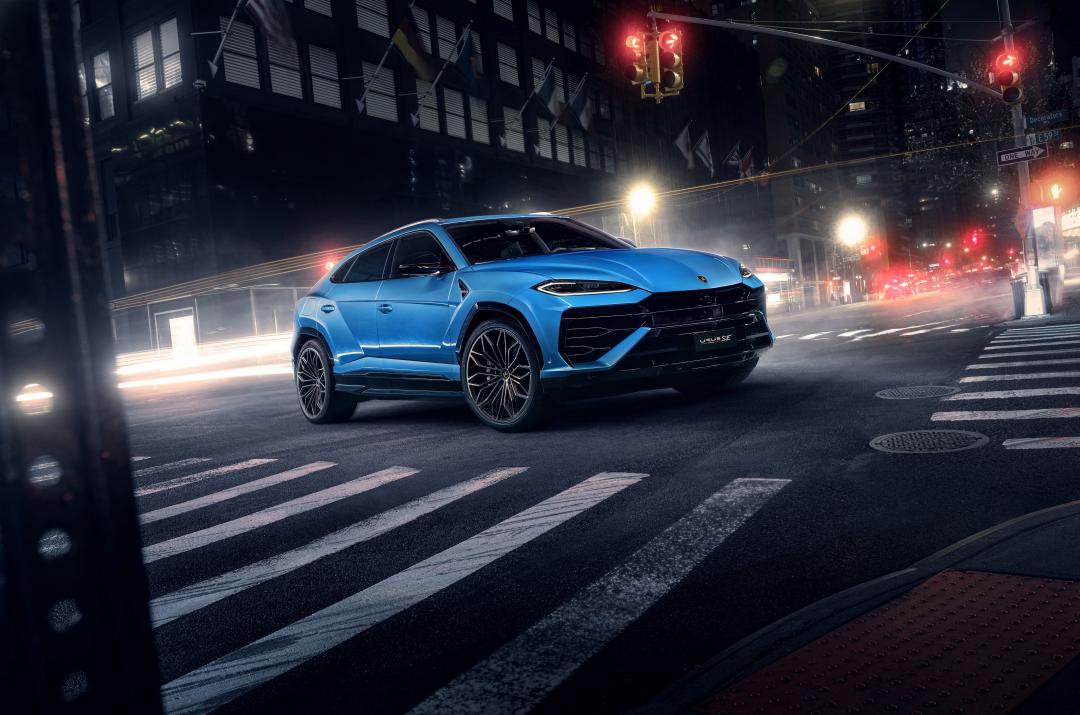 Urus SE重新設計水箱護罩及前保桿式樣，進一步提升空力表現。
