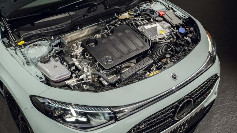 今年底賓士新一代 CLA 的 1.5 升渦輪輕油電車型也將上市。