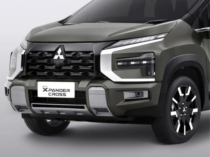 車頭造型更加粗獷，尤其水箱護罩與前保桿皆導入 Triton 的風格。