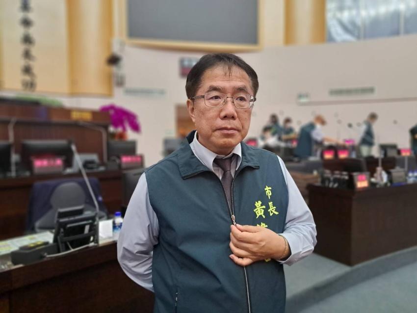 台南市長黃偉哲針對重型機車上國道議題表態支持。