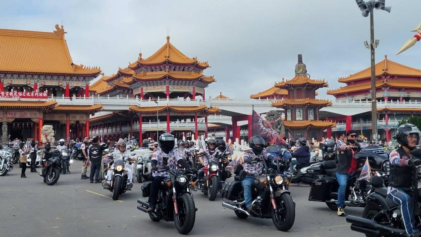 黃偉哲認為如果經實證重機的事故率並不高，可以考慮從距離比較短的國八先開放試辦。