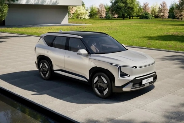 Kia 中型休旅 EV5 韓國量產版登場！搭載新電池組 台灣有望導入販售