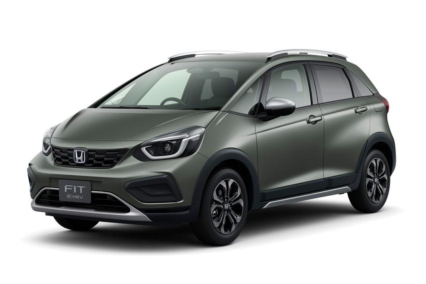 新年式 Fit Crosstar 新增植物綠專屬車色，後視鏡也改為銀色塗裝。