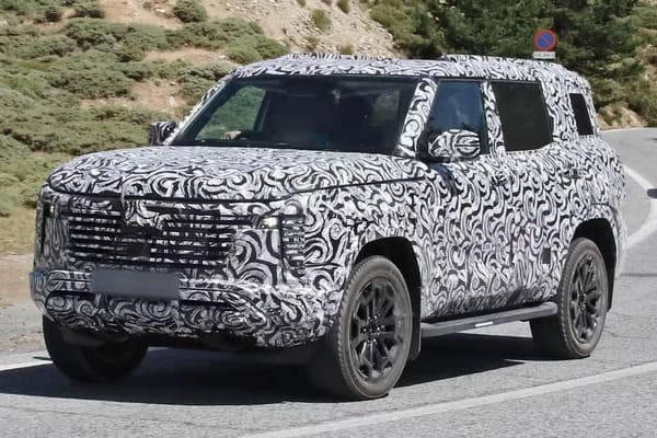三菱經典越野休旅 Pajero 大改款上路測試！全新粗獷造型曝光更有氣勢