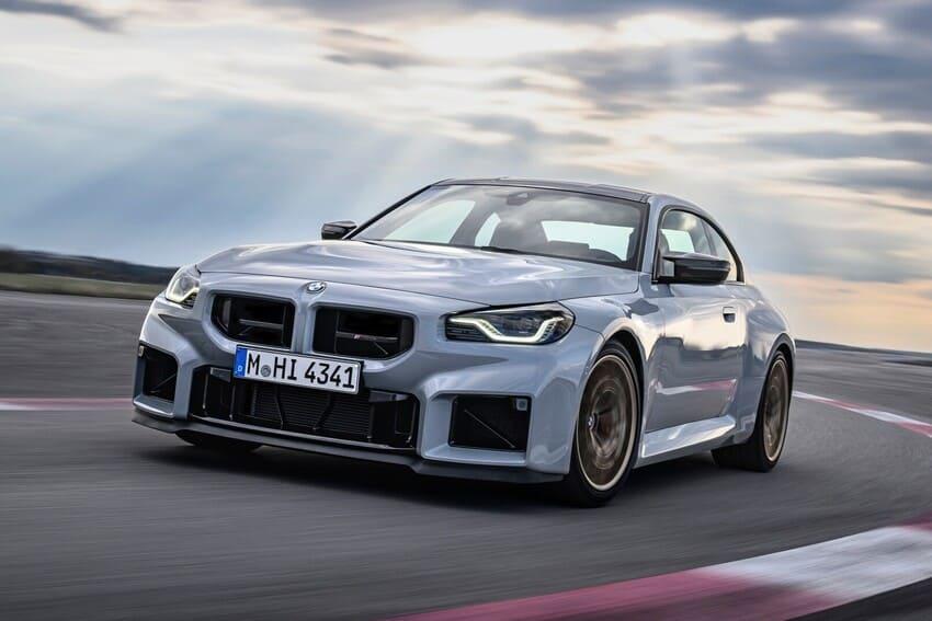 圖為 BMW M2 CS。