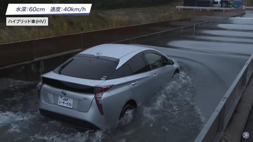 Toyota Prius 在 60 公分水深、時速 40km/h 情況下雖完成測試，但隨後便出現熄火狀況。