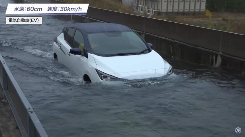 Nissan Leaf 完成各項測試，但在 60 公分深度時車內亮起多個故障燈。