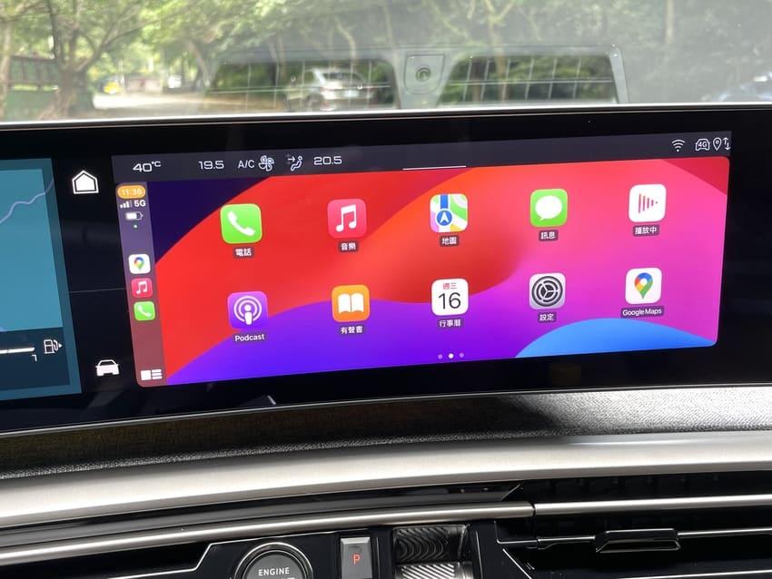 車載系統支援無線 Apple CarPlay/Android Auto，展現科技便利性。