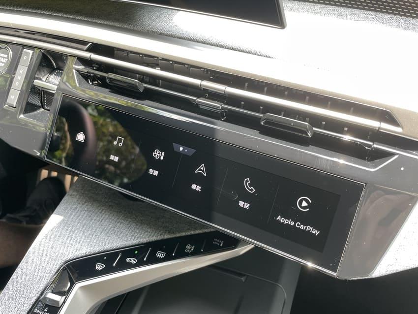 i-Toggles 虛擬按鍵觸控面板可自選快捷功能。