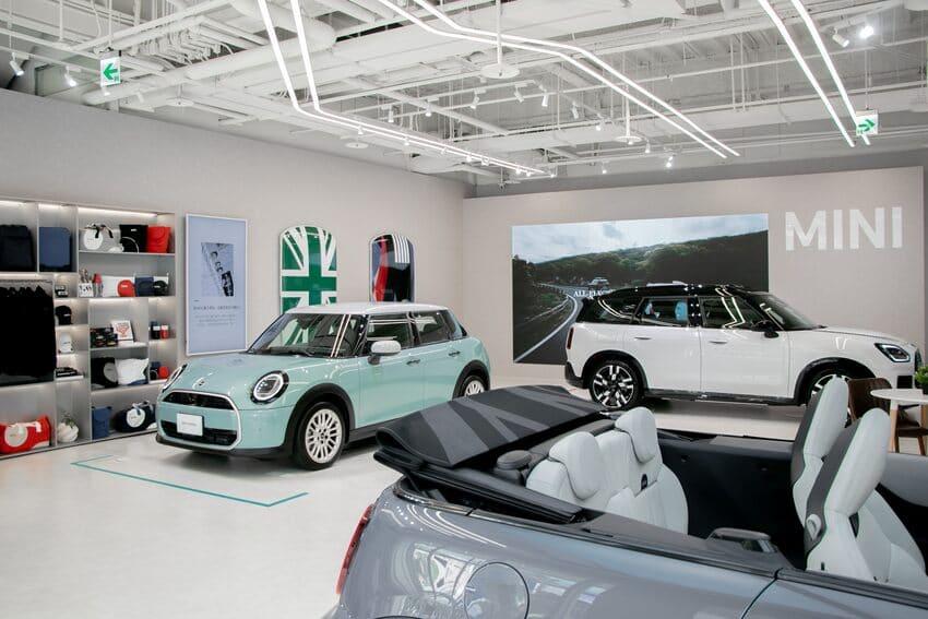 空間設計融合新世代 MINI 車款與生活風格場景，打造沉浸式展演體驗。