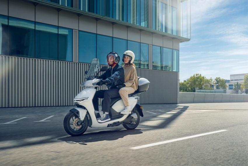 透過「RoadSync Duo」能將換電站也納入行程路線中。