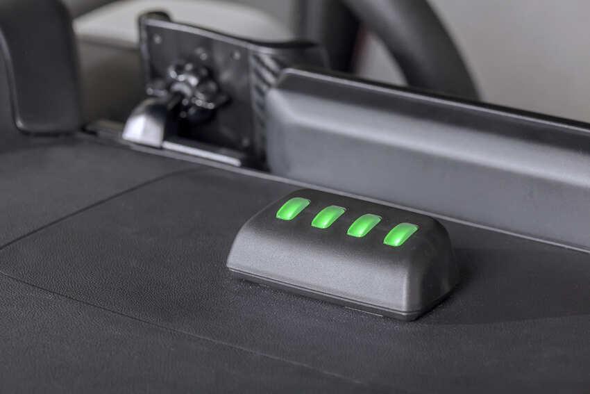 加裝 EV 充電指示燈後更加方便了解充電狀態及電量。