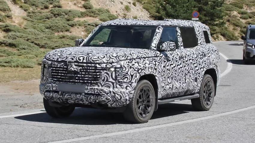 Mitsubishi 大改款 Pajero 現身歐洲進行道路測試。（圖片來源：翻攝自Drive）