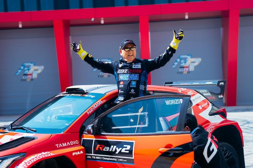 Toyota 會長豐田章男 3 月抵台，駕駛著 GR Yaris Rally2 在 GR Garage 林口大秀甩尾絕活，也展現他對賽車運動的熱情。