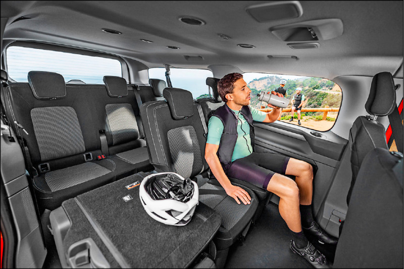 全新Caravelle採用九人座靈活布局，車室空間寬敞。