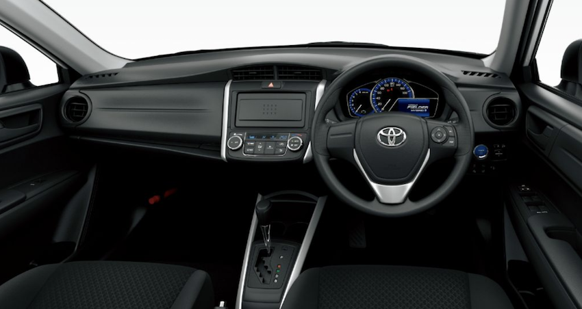 車艙樸實無華，跟 Corolla Touring 有所差異。