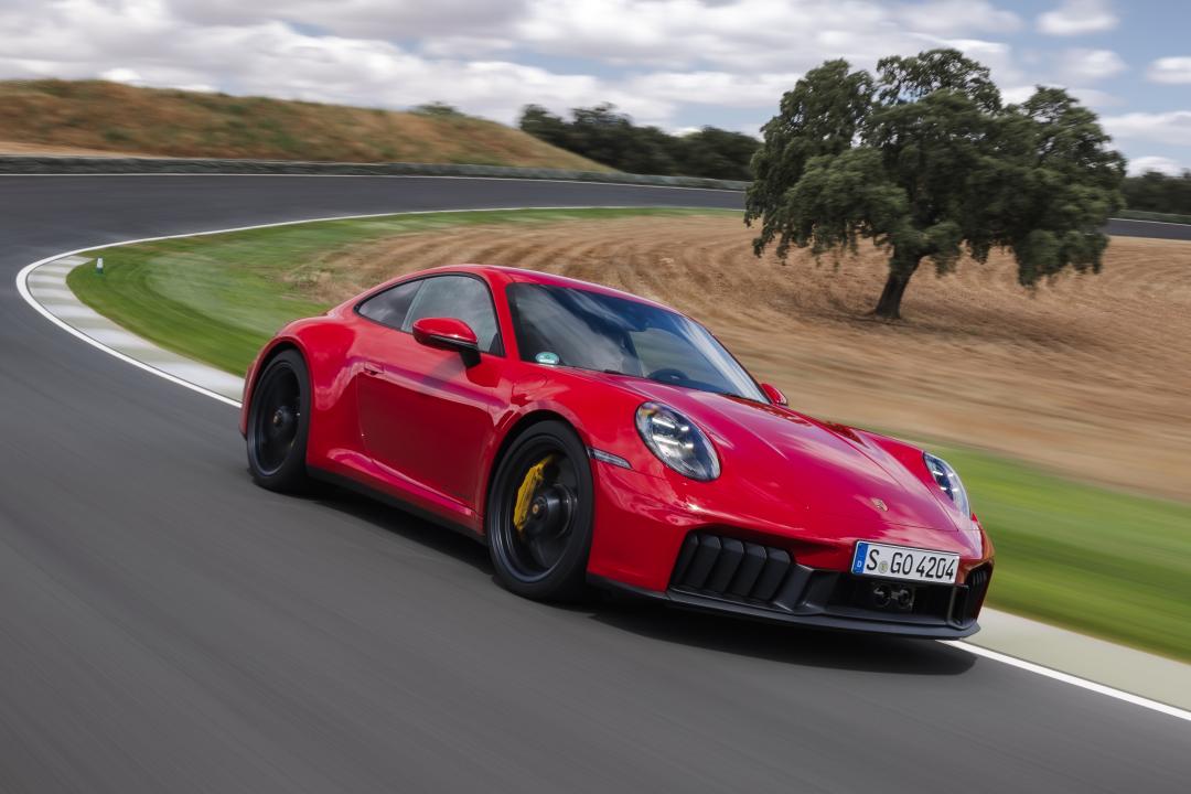 小改款911 Carrera 4 GTS簡化外型設計，爭取更出色的空力表現。