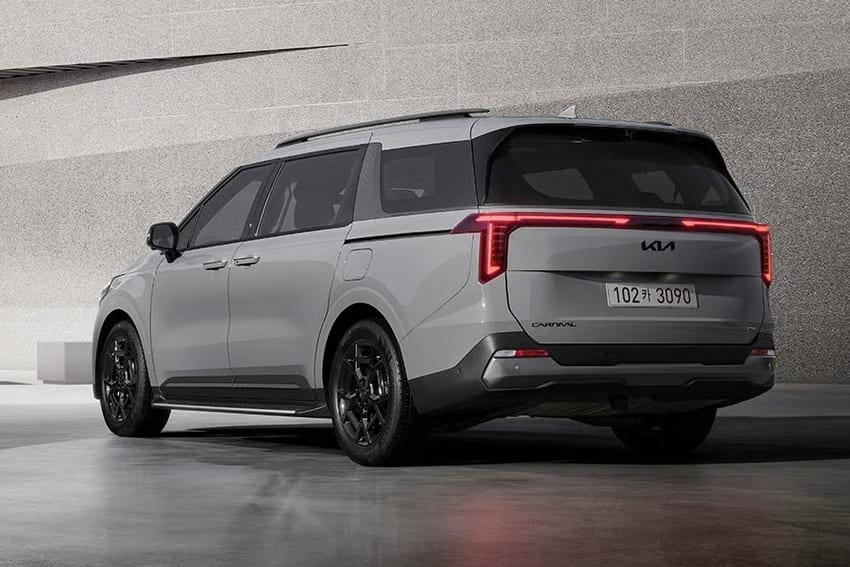 Kia 熱門七人座 MPV 新年式亮相！改款 Carnival 追加黑化風格更帥氣